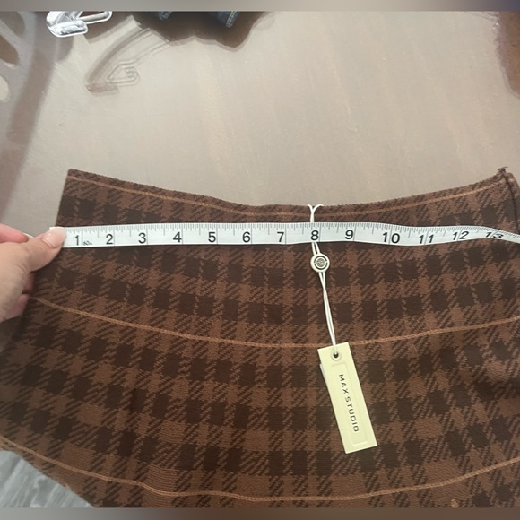 Extremely flattering Aline skirt - Picture 4 of 7